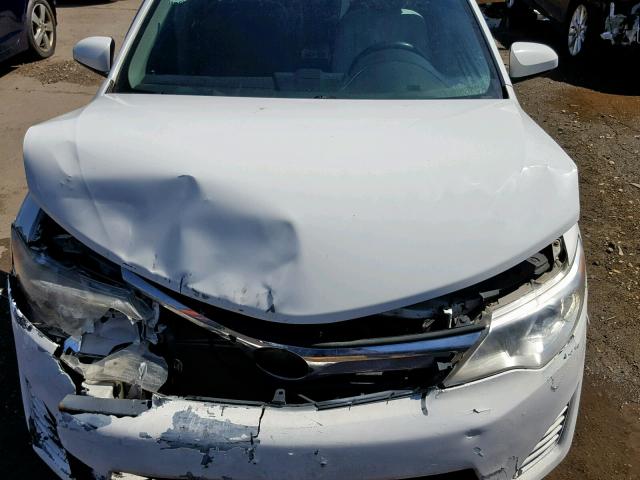 4T1BD1FK4CU054261 - 2012 TOYOTA CAMRY HYBR WHITE photo 7