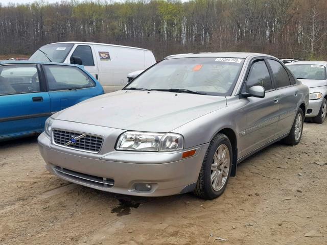 YV1TS592051401200 - 2005 VOLVO S80 2.5T GRAY photo 2