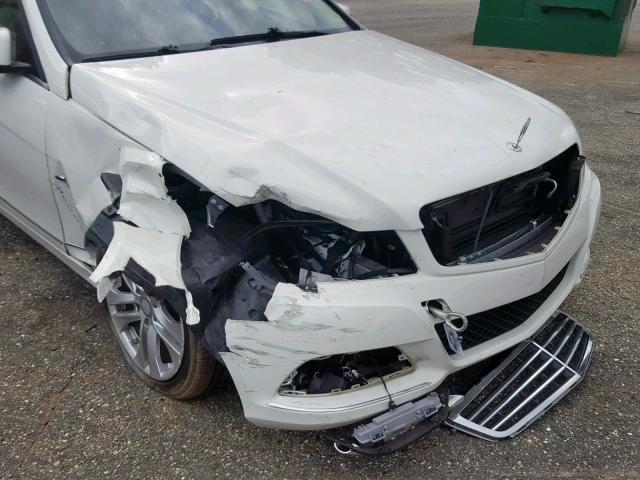 WDDGF4HB7CR218422 - 2012 MERCEDES-BENZ C 250 WHITE photo 9