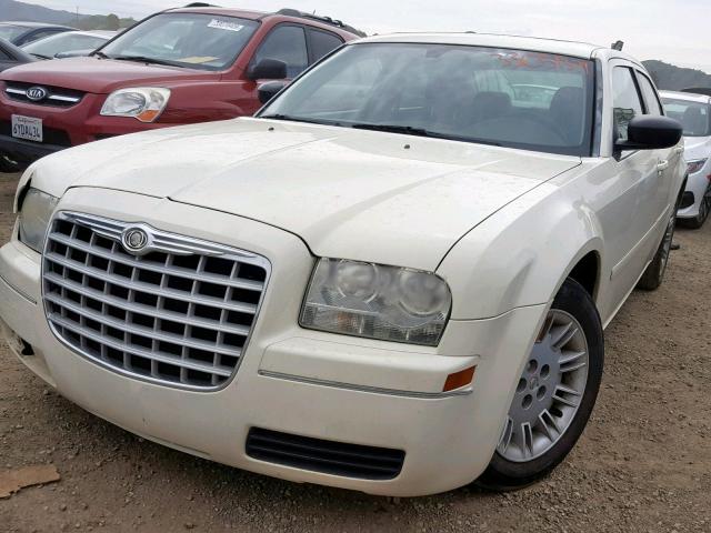 2C3JA43R55H643874 - 2005 CHRYSLER 300 CREAM photo 2