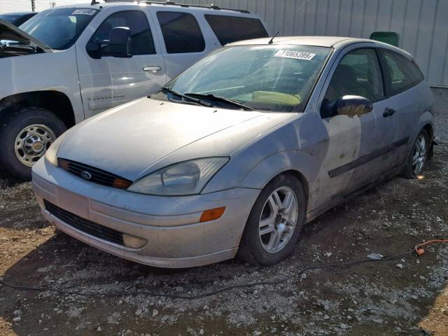 3FAFP31361R110073 - 2001 FORD FOCUS ZX3 SILVER photo 2