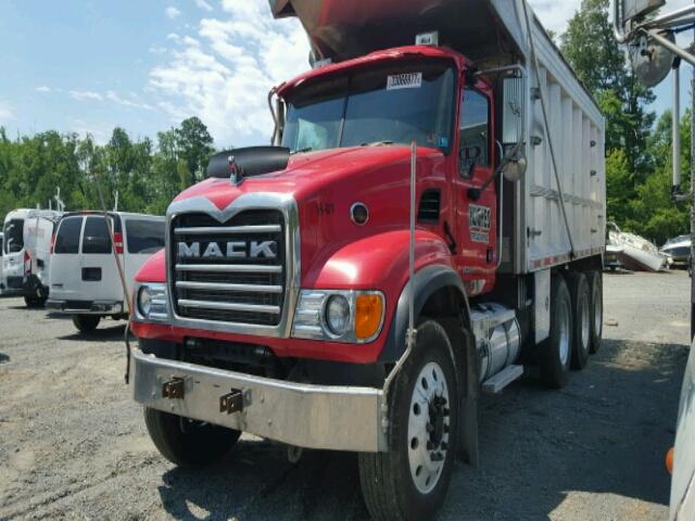 1M2AG10C95M018444 - 2005 MACK 700 CV700 RED photo 2