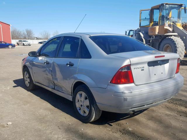 1FAHP34N57W257982 - 2007 FORD FOCUS ZX4 SILVER photo 3