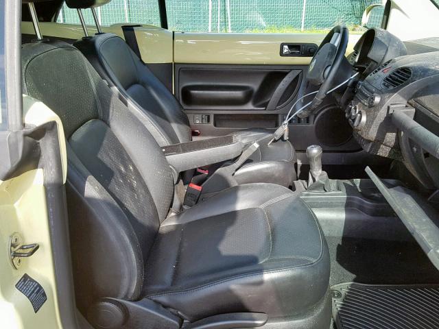 3VWSF31Y56M321869 - 2006 VOLKSWAGEN NEW BEETLE Gelb Foto 5