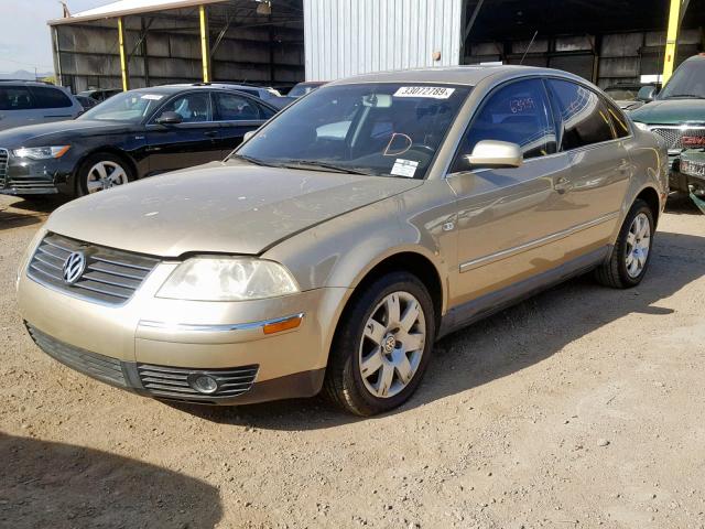 WVWRH63B91P278873 - 2001 VOLKSWAGEN PASSAT GLX GOLD photo 2