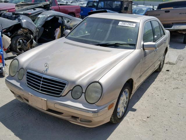 WDBJF65J3YB041115 - 2000 MERCEDES-BENZ E 320 GOLD photo 2