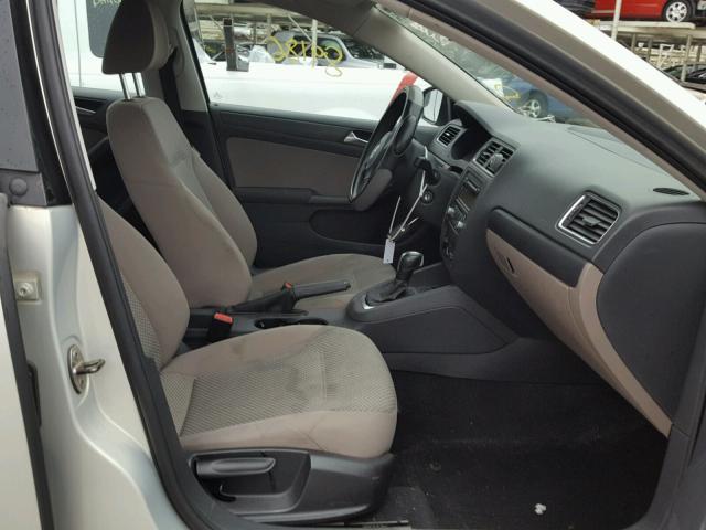 3VW2K7AJ8BM364800 - 2011 VOLKSWAGEN JETTA BASE Արծաթագույն լուսանկար 5