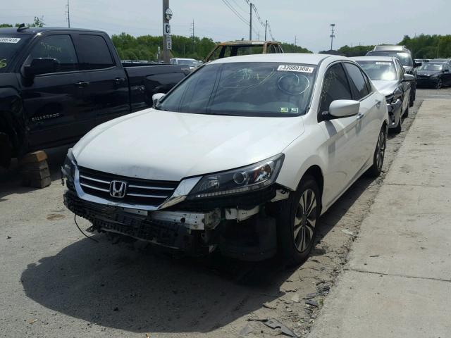 1HGCR2F37DA106818 - 2013 HONDA ACCORD LX WHITE photo 2