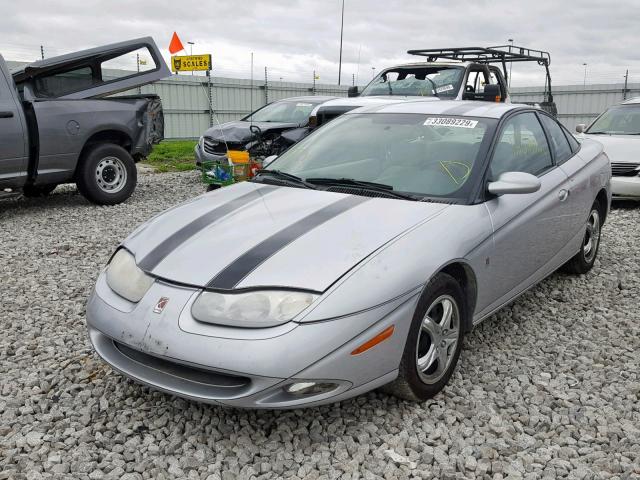 1G8ZY127X2Z176188 - 2002 SATURN SC2 SILVER photo 2