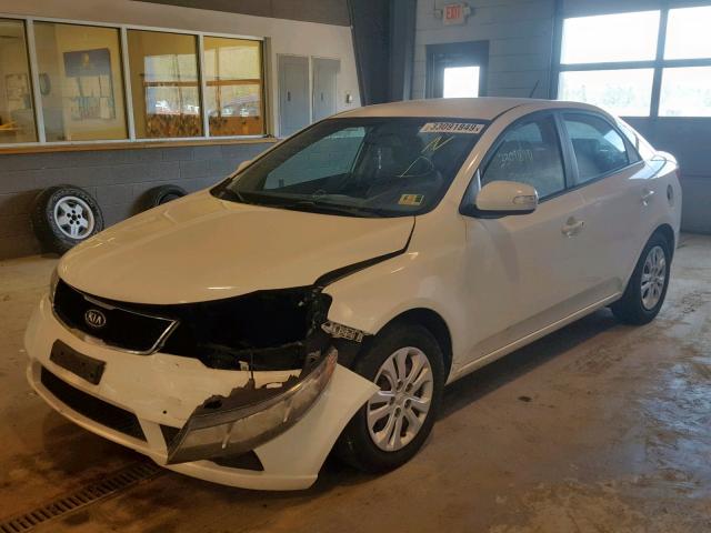 KNAFU4A27A5816940 - 2010 KIA FORTE EX WHITE photo 2