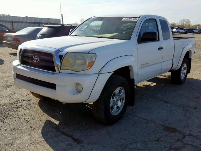 5TETU62N56Z166584 - 2006 TOYOTA TACOMA PRE WHITE photo 2