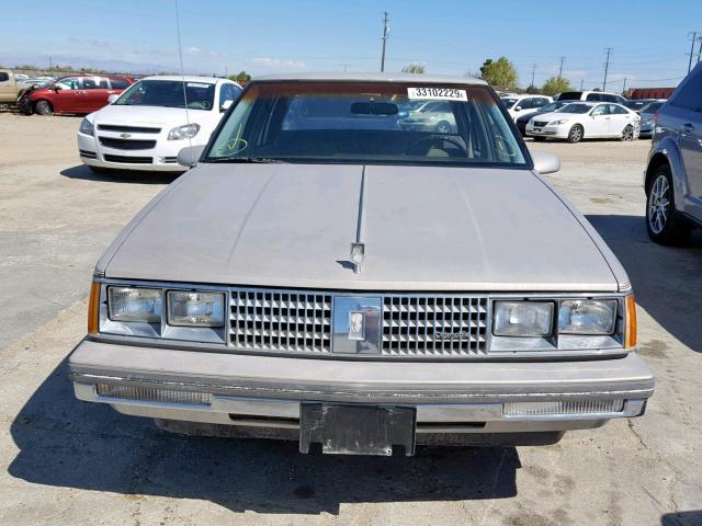 1G3CW6937F1317952 - 1985 OLDSMOBILE 98 REGENCY SILVER photo 9