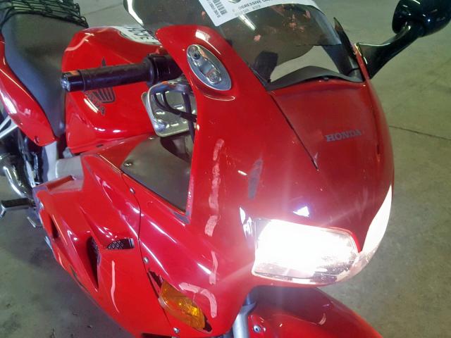 JH2RC4607XM101009 - 1999 HONDA VFR800 F1 RED photo 9