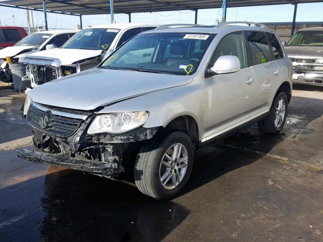 WVGBE77L58D045079 - 2008 VOLKSWAGEN TOUAREG 2 SILVER photo 2