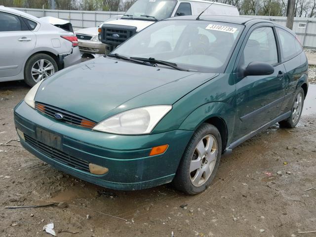 3FAFP31301R166798 - 2001 FORD FOCUS ZX3 GREEN photo 2