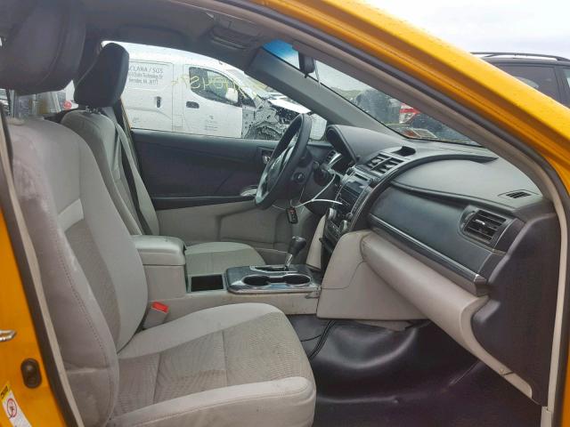 4T1BD1FKXCU060940 - 2012 TOYOTA CAMRY HYBR YELLOW photo 5