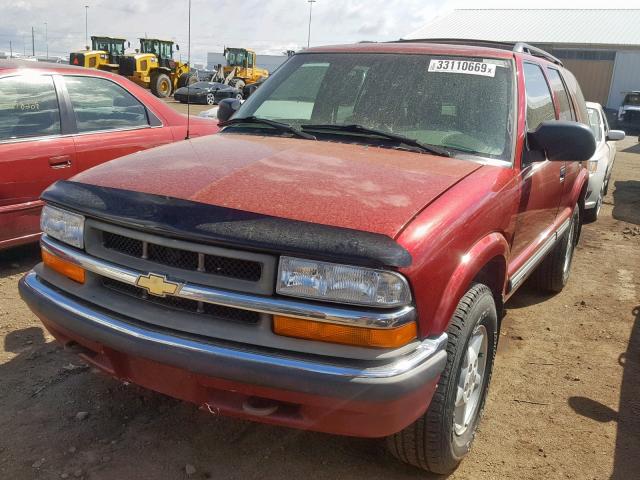 1GNDT13W112220291 - 2001 CHEVROLET BLAZER RED photo 2