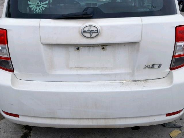 JTKKU104X8J003511 - 2008 TOYOTA SCION XD WHITE photo 9