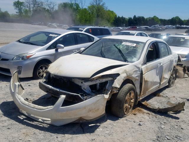 1HGCP2F43BA031384 - 2011 HONDA ACCORD LXP WHITE photo 2