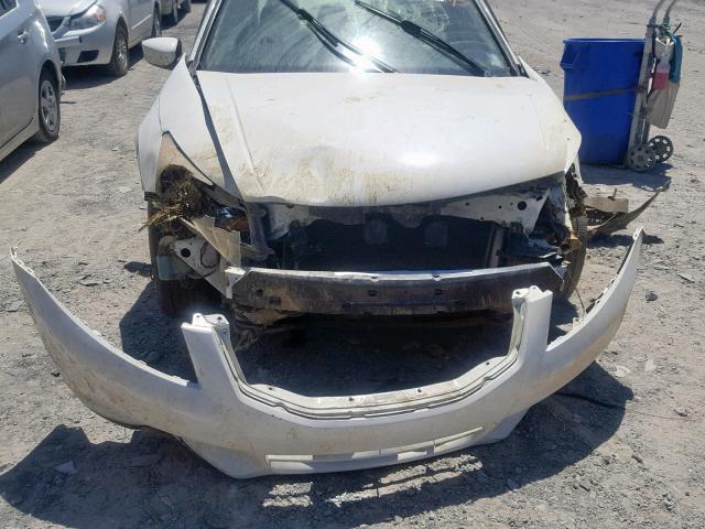 1HGCP2F43BA031384 - 2011 HONDA ACCORD LXP WHITE photo 9