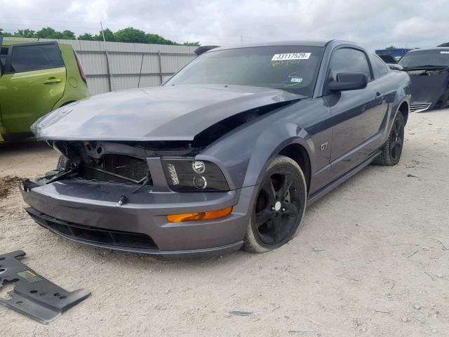 1ZVFT82H165160481 - 2006 FORD MUSTANG GT GRAY photo 2