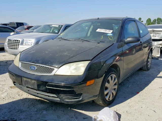 3FAFP31N85R144135 - 2005 FORD FOCUS ZX3 BLACK photo 2