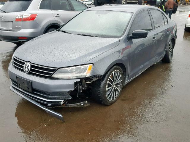 3VWB17AJ2GM254996 - 2016 VOLKSWAGEN JETTA SPOR CHARCOAL photo 2