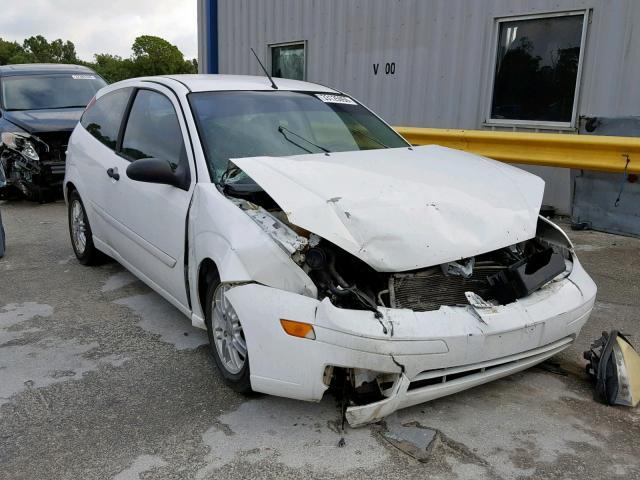 3FAFP31N95R146248 - 2005 FORD FOCUS ZX3 WHITE photo 1