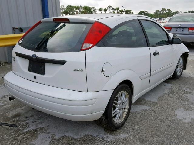 3FAFP31N95R146248 - 2005 FORD FOCUS ZX3 WHITE photo 4