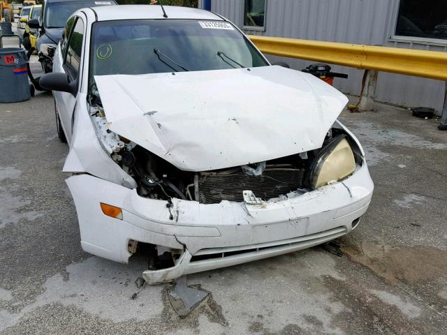 3FAFP31N95R146248 - 2005 FORD FOCUS ZX3 WHITE photo 9