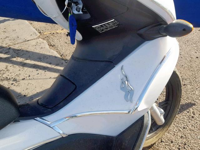 MLHJF2809B5001704 - 2011 HONDA PCX WHITE photo 9