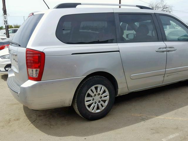 KNDMG4C79C6453158 - 2012 KIA SEDONA LX SILVER photo 9