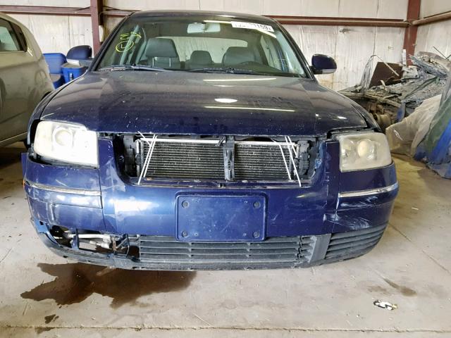 WVWMD63B74P246126 - 2004 VOLKSWAGEN PASSAT GL BLUE photo 9