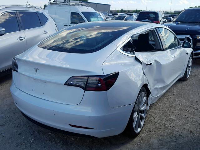 5YJ3E1EA3JF051243 - 2018 TESLA MODEL 3 WHITE photo 4