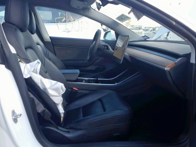 5YJ3E1EA3JF051243 - 2018 TESLA MODEL 3 WHITE photo 5