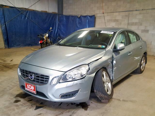 YV1612FS2D2232356 - 2013 VOLVO S60 T5 SILVER photo 2