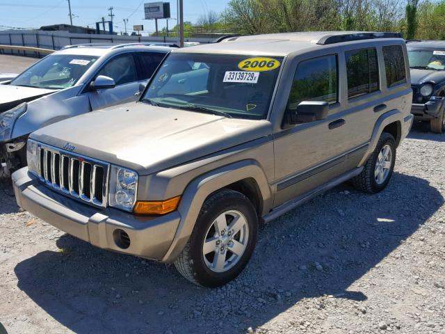 1J8HG48K06C173450 - 2006 JEEP COMMANDER GOLD photo 2