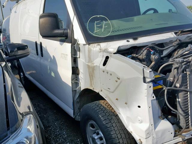 1GCWGFCA9B1170108 - 2011 CHEVROLET EXPRESS G2 WHITE photo 10