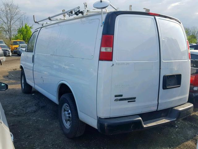 1GCWGFCA9B1170108 - 2011 CHEVROLET EXPRESS G2 WHITE photo 3