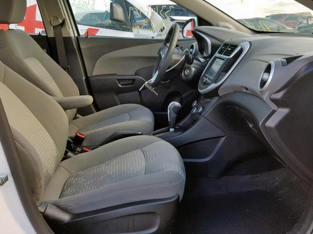1G1JB5SH2H4135315 - 2017 CHEVROLET SONIC LS WHITE photo 5
