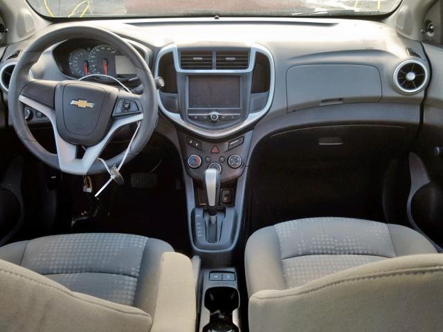 1G1JB5SH2H4135315 - 2017 CHEVROLET SONIC LS WHITE photo 9