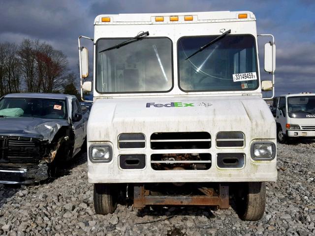 4UZAANCP86CV68992 - 2006 FREIGHTLINER CHASSIS M WHITE photo 9