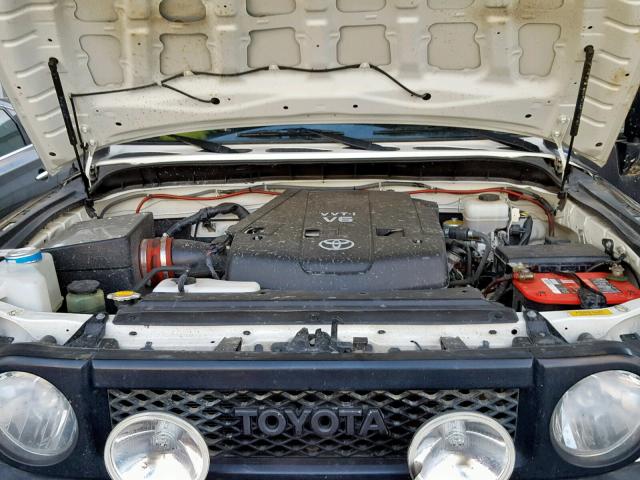 JTEBU11FX8K040149 - 2008 TOYOTA FJ CRUISER WHITE photo 7