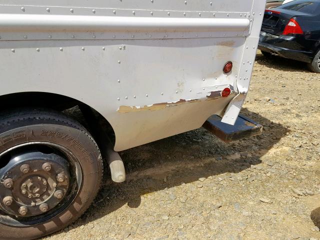 4UZAANCP73CL84901 - 2003 FREIGHTLINER CHASSIS M WHITE photo 9