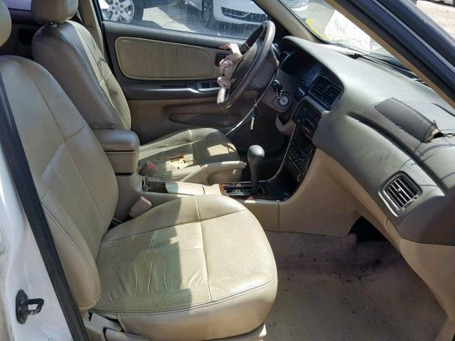 1N4DL01A01C174379 - 2001 NISSAN ALTIMA GXE WHITE photo 5