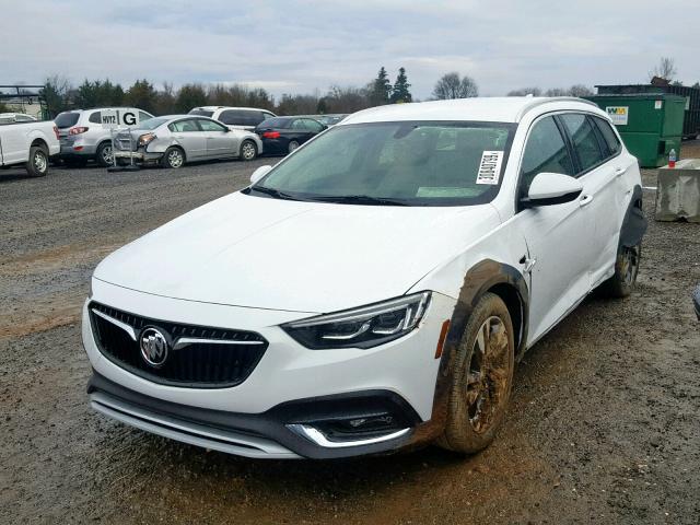 W04GV8SXXJ1172096 - 2018 BUICK REGAL TOUR WHITE photo 2