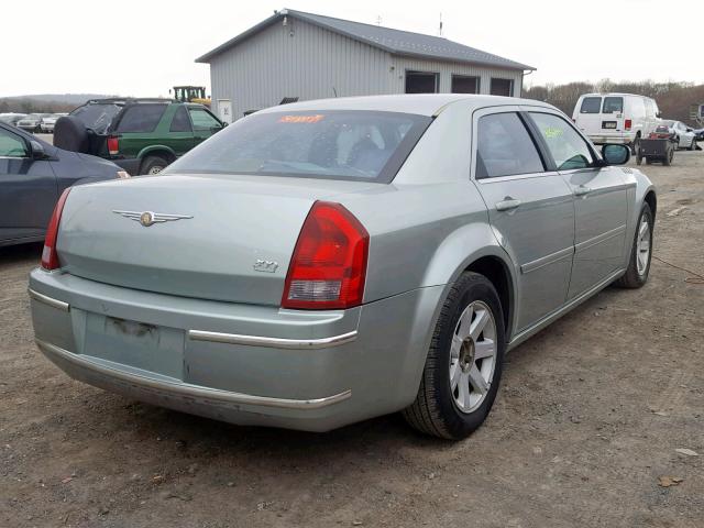 2C3JA53G25H107856 - 2005 CHRYSLER 300 TOURIN GRAY photo 4