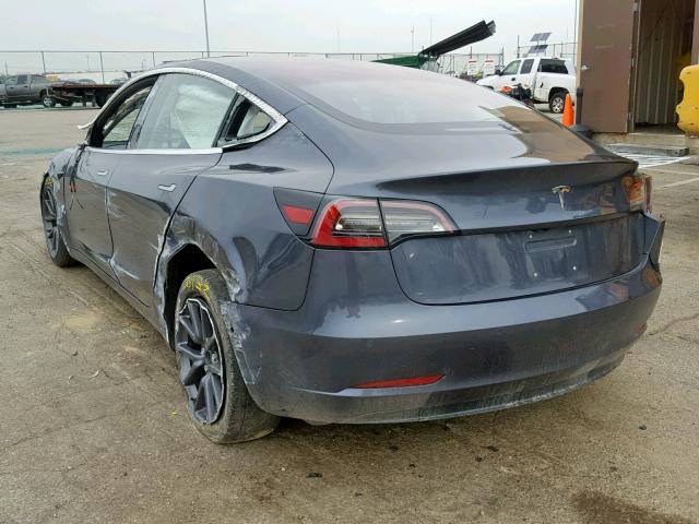 5YJ3E1EA8JF031506 - 2018 TESLA MODEL 3 GRAY photo 3