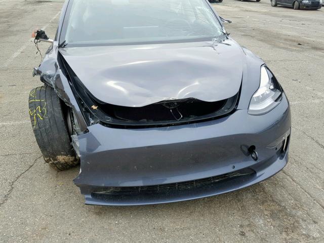 5YJ3E1EA8JF031506 - 2018 TESLA MODEL 3 GRAY photo 9