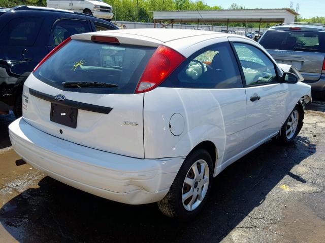 3FAFP31NX5R149563 - 2005 FORD FOCUS ZX3 WHITE photo 4